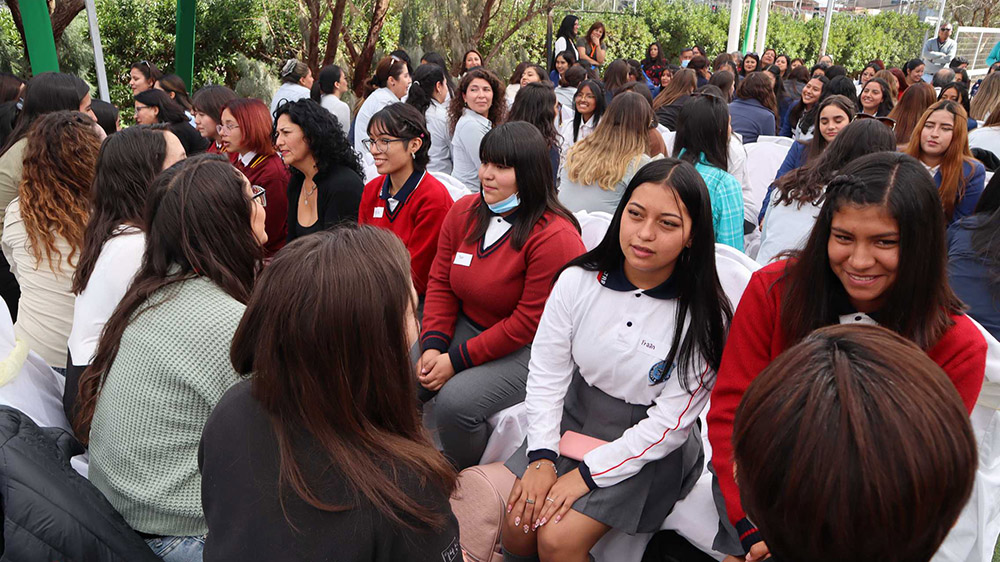 Codelco Distrito Norte Pone En Marcha Escuela De Mujeres L Deres Junto